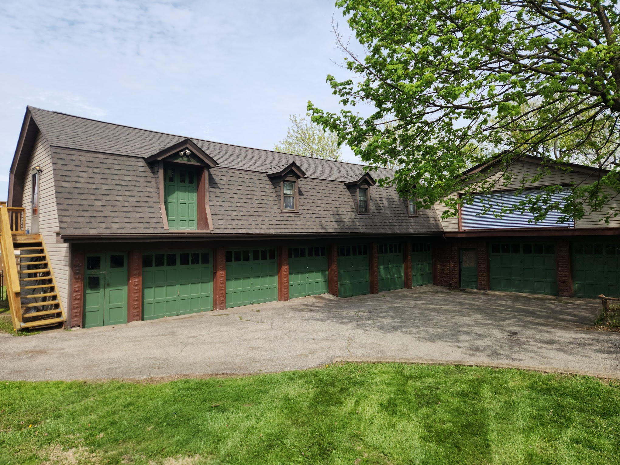 Exterior of 27 Richmond Street in Crafton, Pennsylvania, featuring a residence with multiple garages.