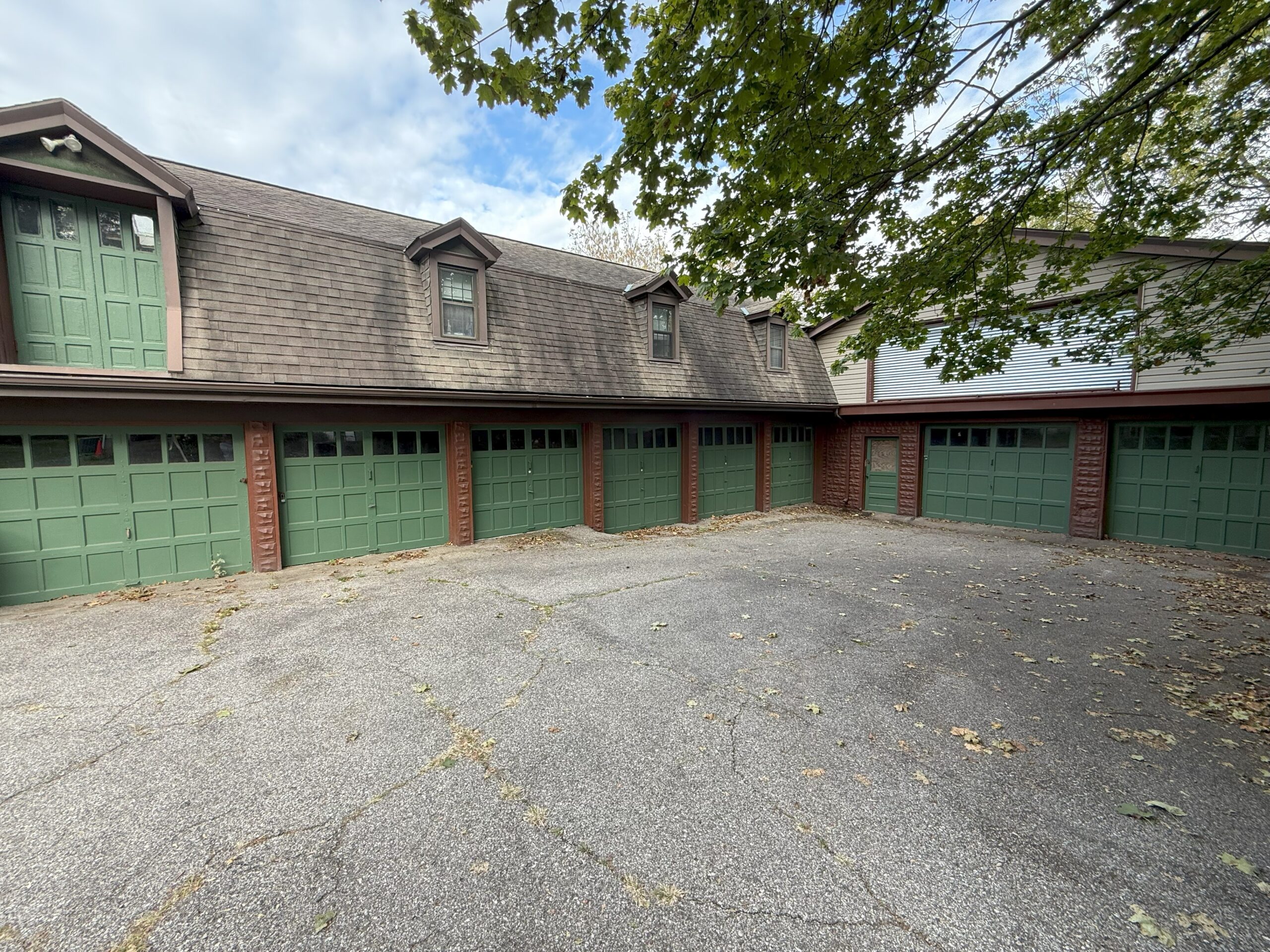 Garages at 27 Richmond Street in Crafton, Pennsylvania.